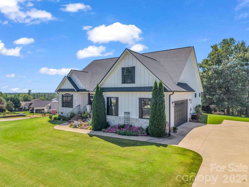 718 Tinsberry Lane, Inman, SC 29349.  MLS# CAR4418833, YatesRealty ID 48025. 