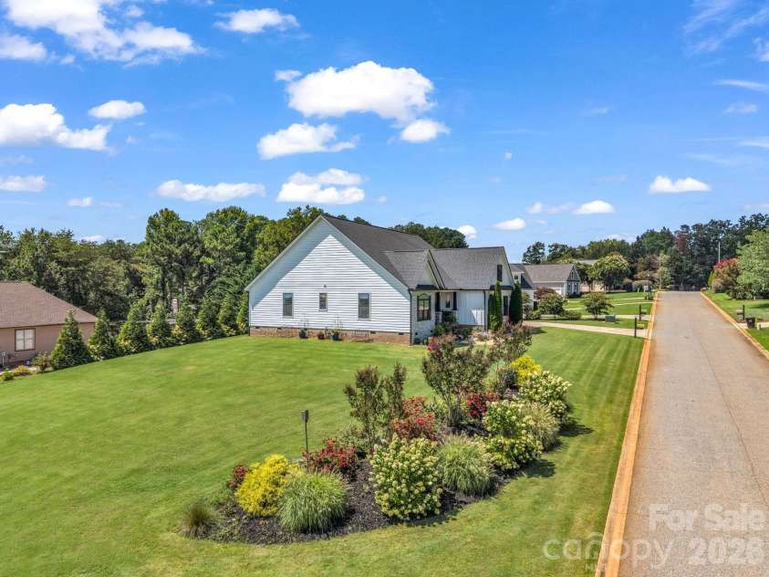 718 Tinsberry Lane, Inman, SC 29349.  MLS# CAR4418833, YatesRealty ID 48025. 