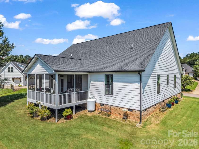718 Tinsberry Lane, Inman, SC 29349.  MLS# CAR4418833, YatesRealty ID 48025. 