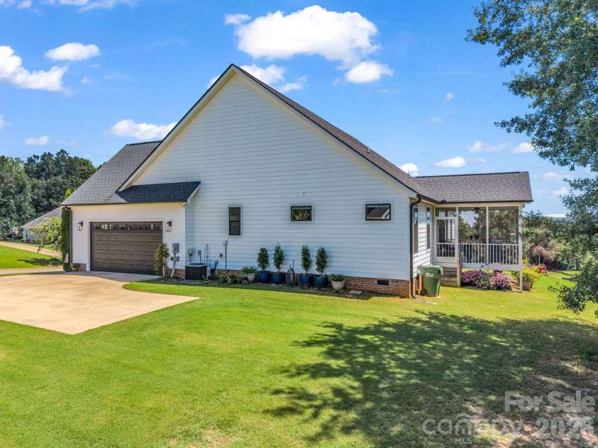 718 Tinsberry Lane, Inman, SC 29349.  MLS# CAR4418833, YatesRealty ID 48025. 