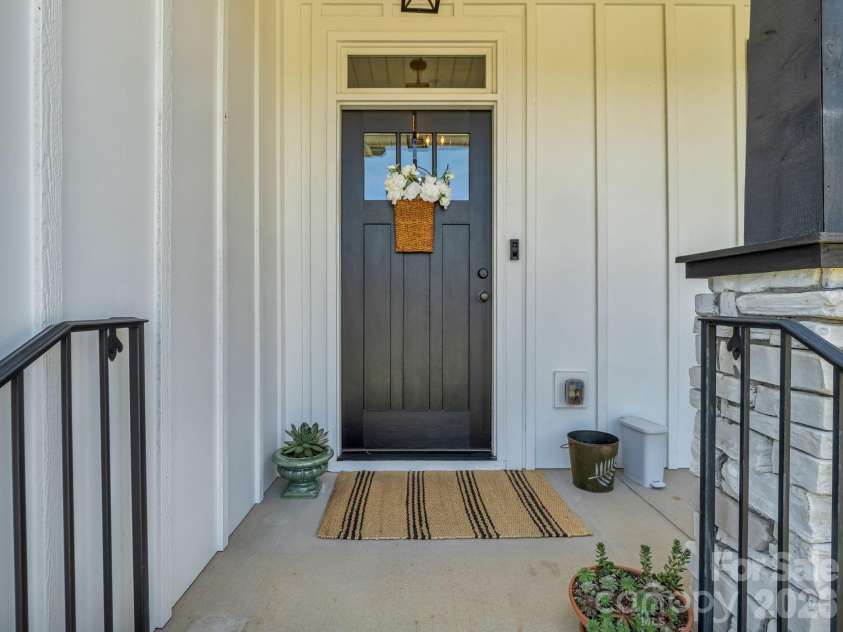 718 Tinsberry Lane, Inman, SC 29349.  MLS# CAR4418833, YatesRealty ID 48025. 