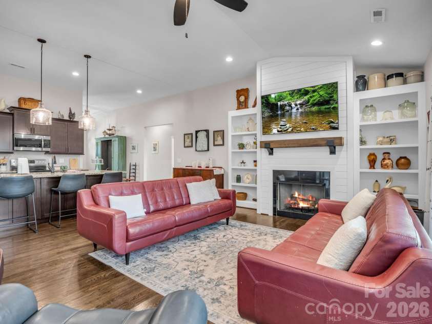 718 Tinsberry Lane, Inman, SC 29349.  MLS# CAR4418833, YatesRealty ID 48025. 