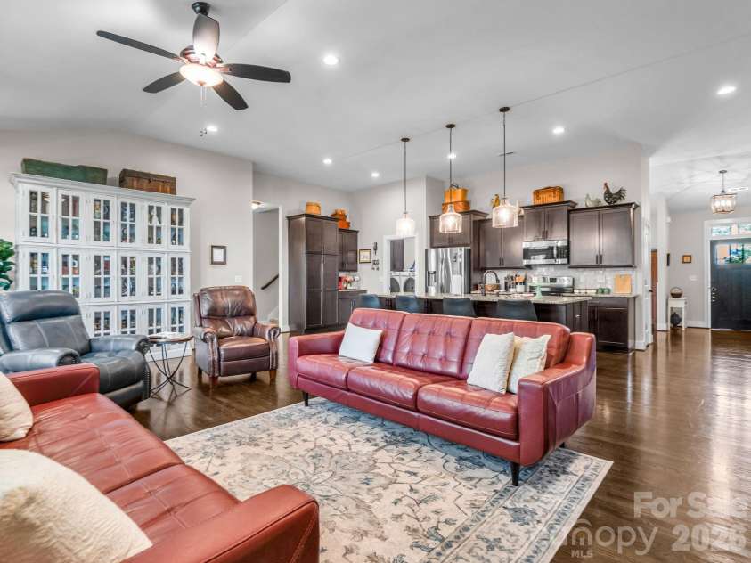 718 Tinsberry Lane, Inman, SC 29349.  MLS# CAR4418833, YatesRealty ID 48025. 
