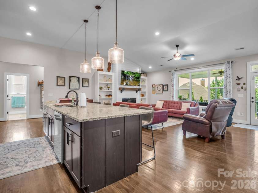 718 Tinsberry Lane, Inman, SC 29349.  MLS# CAR4418833, YatesRealty ID 48025. 
