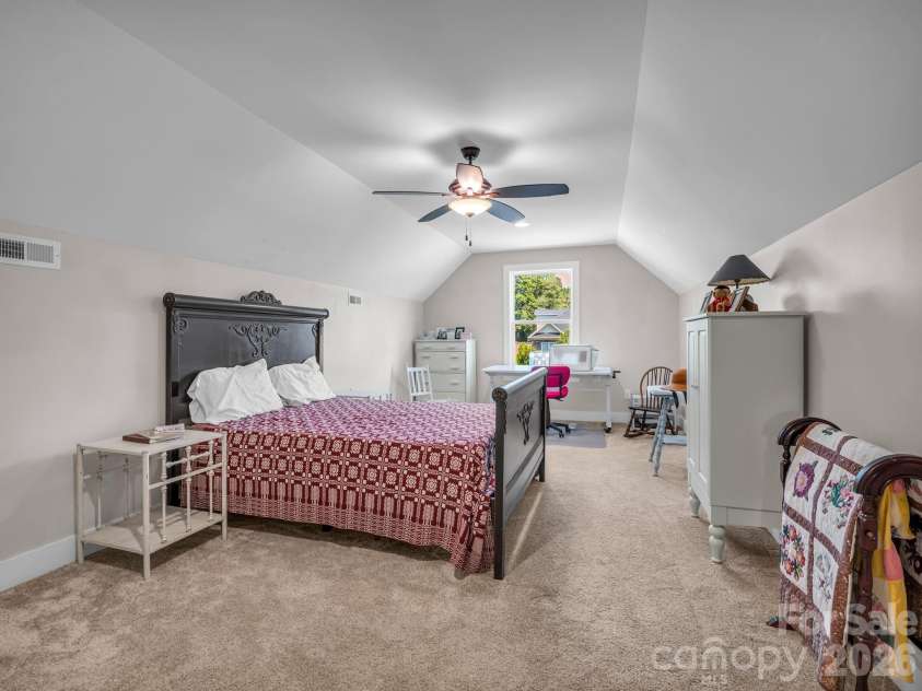 718 Tinsberry Lane, Inman, SC 29349.  MLS# CAR4418833, YatesRealty ID 48025. 