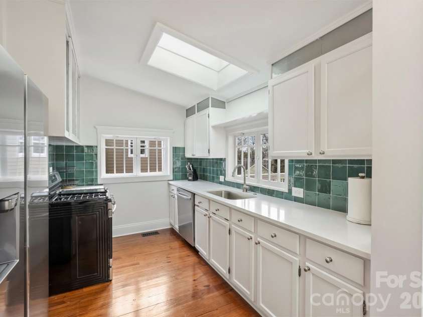 320 Worthington Avenue, Charlotte, NC 28203.  MLS# CAR4419897, YatesRealty ID 48026. 