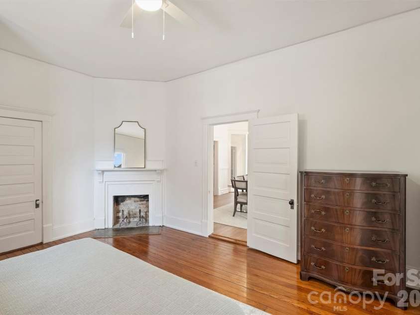 320 Worthington Avenue, Charlotte, NC 28203.  MLS# CAR4419897, YatesRealty ID 48026. 