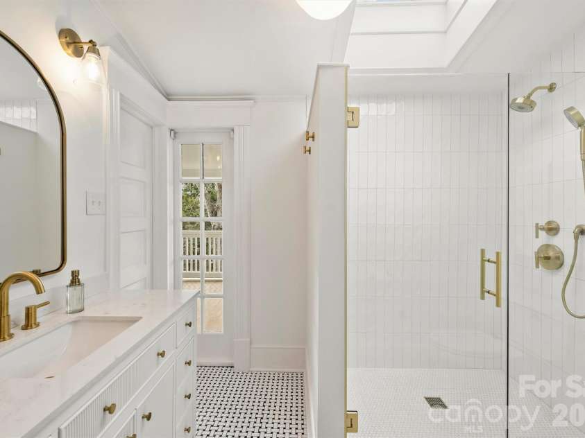320 Worthington Avenue, Charlotte, NC 28203.  MLS# CAR4419897, YatesRealty ID 48026. 