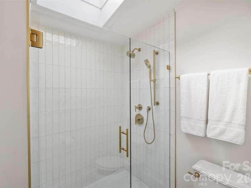 320 Worthington Avenue, Charlotte, NC 28203.  MLS# CAR4419897, YatesRealty ID 48026. 