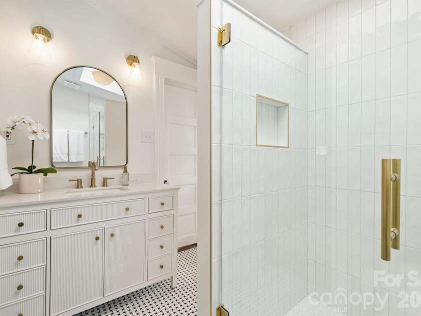 320 Worthington Avenue, Charlotte, NC 28203.  MLS# CAR4419897, YatesRealty ID 48026. 