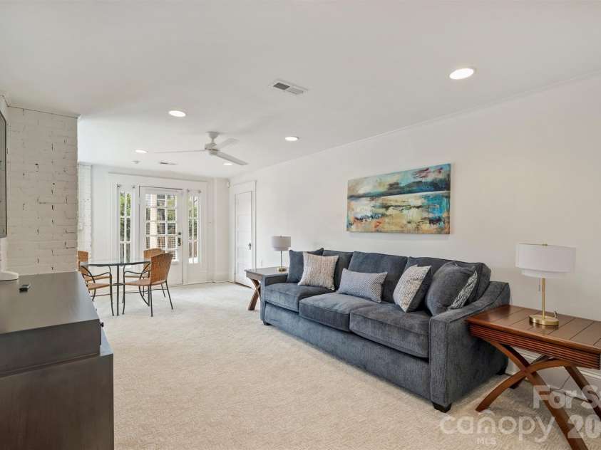 320 Worthington Avenue, Charlotte, NC 28203.  MLS# CAR4419897, YatesRealty ID 48026. 