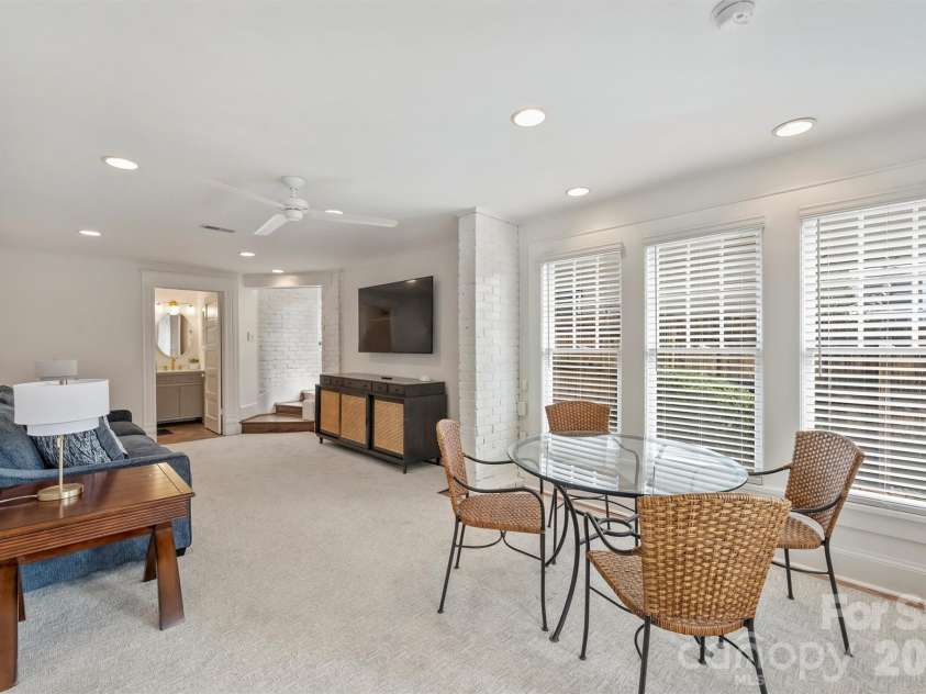 320 Worthington Avenue, Charlotte, NC 28203.  MLS# CAR4419897, YatesRealty ID 48026. 
