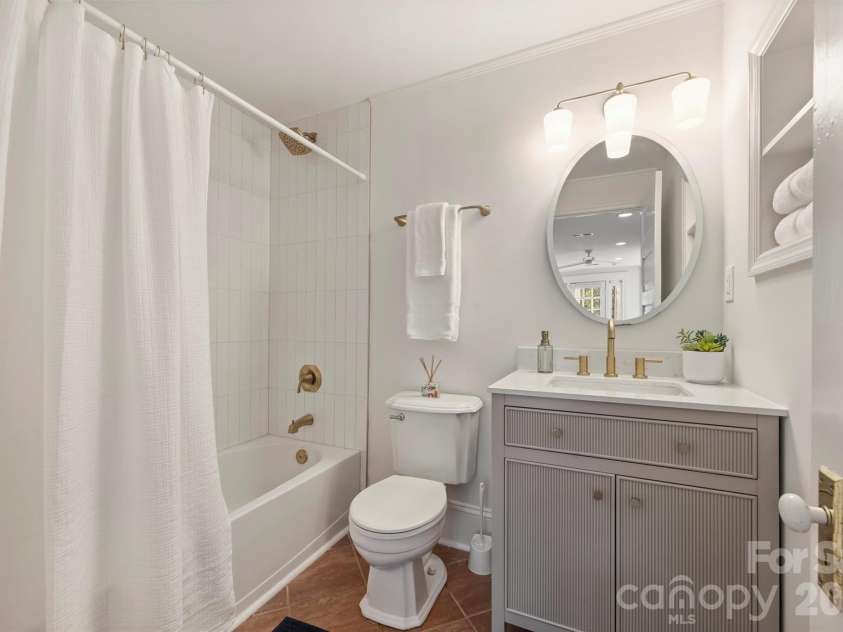 320 Worthington Avenue, Charlotte, NC 28203.  MLS# CAR4419897, YatesRealty ID 48026. 