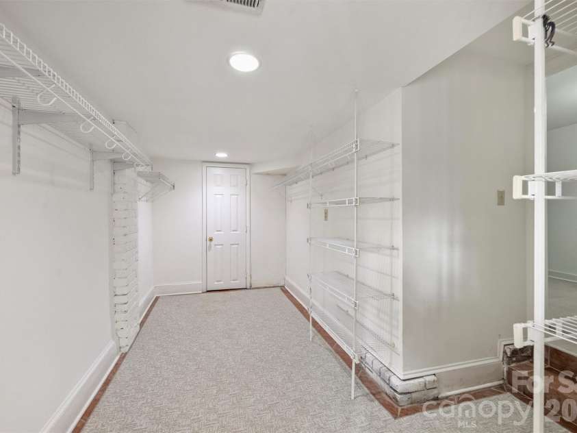 320 Worthington Avenue, Charlotte, NC 28203.  MLS# CAR4419897, YatesRealty ID 48026. 