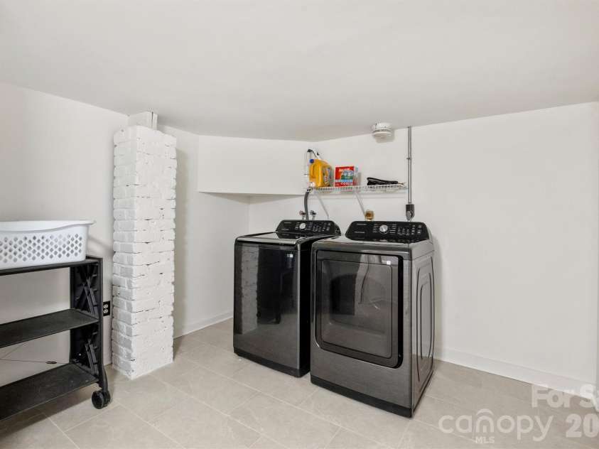320 Worthington Avenue, Charlotte, NC 28203.  MLS# CAR4419897, YatesRealty ID 48026. 