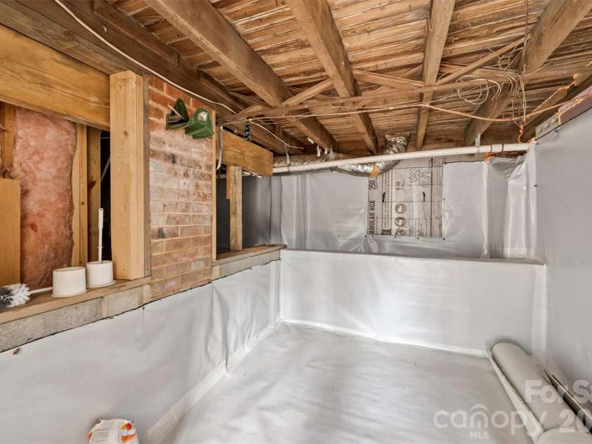 320 Worthington Avenue, Charlotte, NC 28203.  MLS# CAR4419897, YatesRealty ID 48026. 
