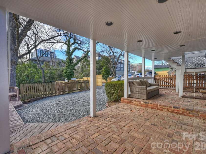 320 Worthington Avenue, Charlotte, NC 28203.  MLS# CAR4419897, YatesRealty ID 48026. 