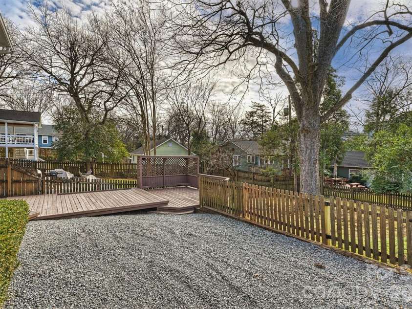 320 Worthington Avenue, Charlotte, NC 28203.  MLS# CAR4419897, YatesRealty ID 48026. 