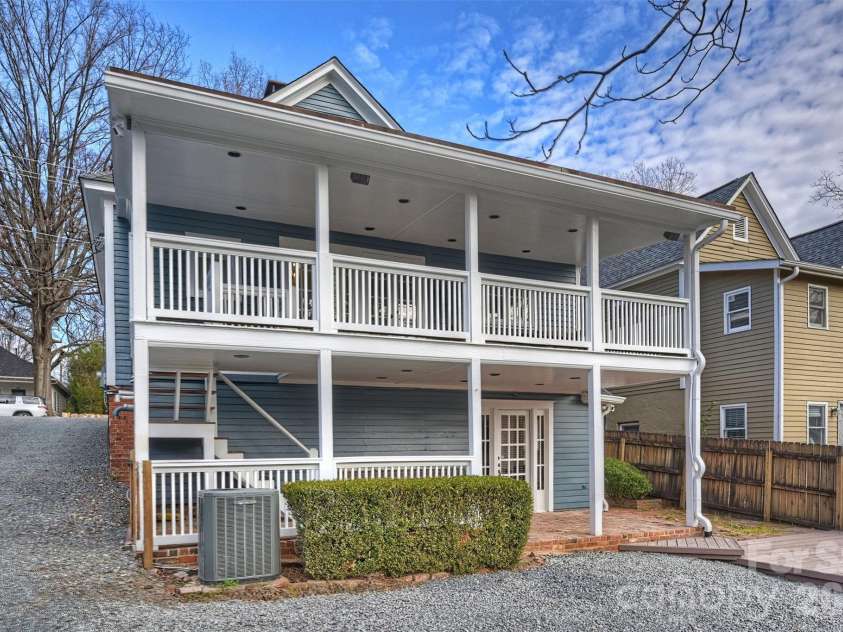 320 Worthington Avenue, Charlotte, NC 28203.  MLS# CAR4419897, YatesRealty ID 48026. 