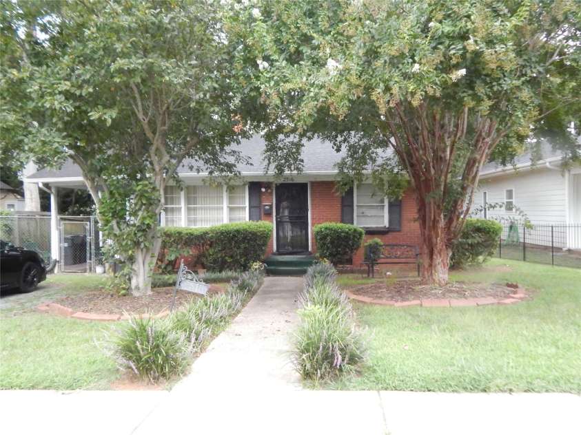 2516 Booker Avenue, Charlotte, NC 28216.  MLS# CAR4418785, YatesRealty ID 48029. 