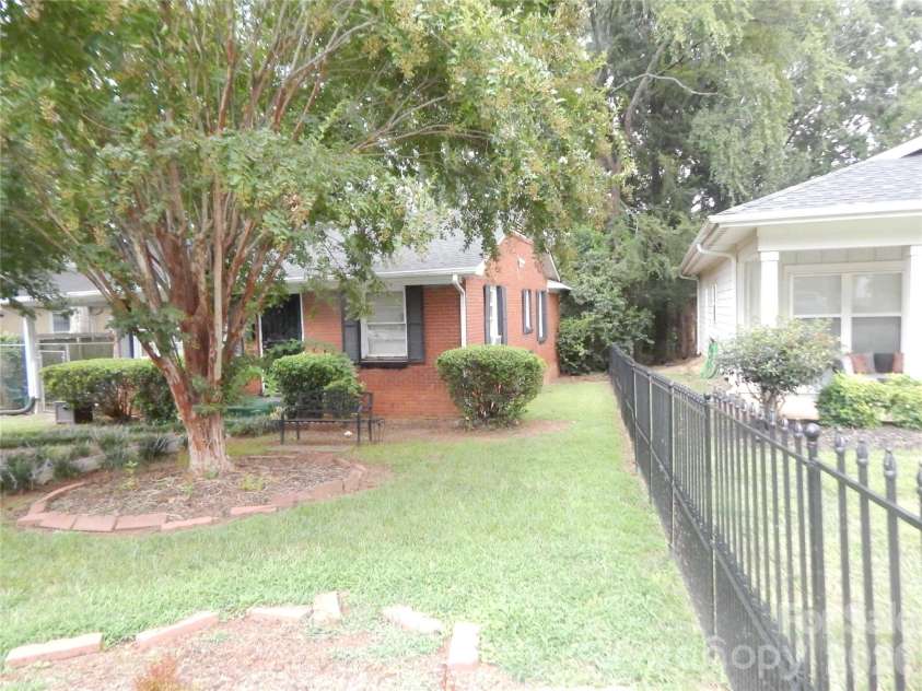 2516 Booker Avenue, Charlotte, NC 28216.  MLS# CAR4418785, YatesRealty ID 48029. 