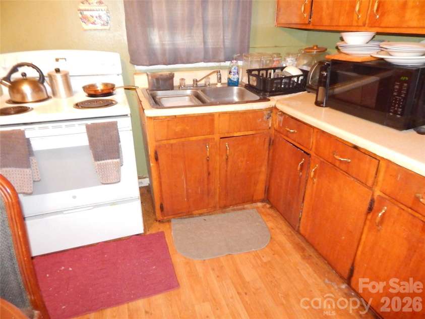 2516 Booker Avenue, Charlotte, NC 28216.  MLS# CAR4418785, YatesRealty ID 48029. 