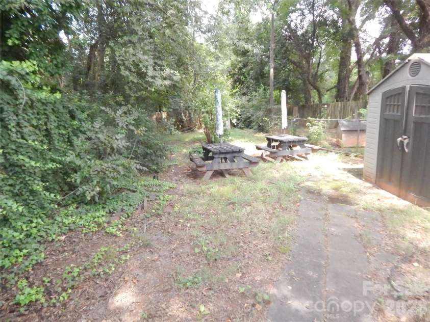 2516 Booker Avenue, Charlotte, NC 28216.  MLS# CAR4418785, YatesRealty ID 48029. 