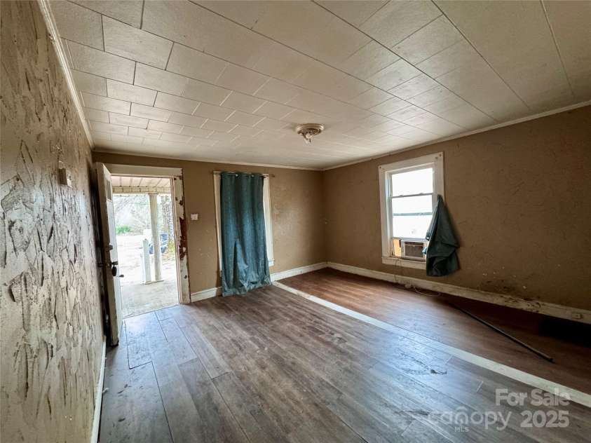 2124 C Street, Kannapolis, NC 28081.  MLS# CAR4224959, YatesRealty ID 4803. 