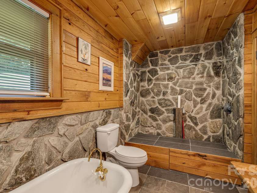 146 Gentry Farm Drive, Hot Springs, NC 28743.  MLS# CAR4419935, YatesRealty ID 48030. 