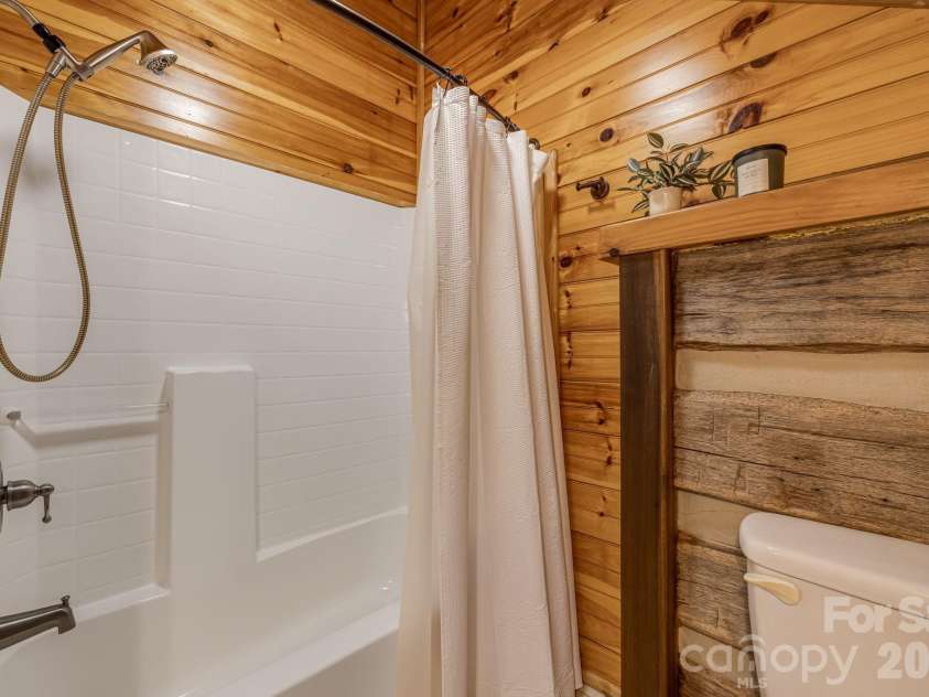 146 Gentry Farm Drive, Hot Springs, NC 28743.  MLS# CAR4419935, YatesRealty ID 48030. 