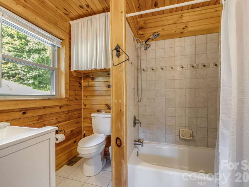146 Gentry Farm Drive, Hot Springs, NC 28743.  MLS# CAR4419935, YatesRealty ID 48030. 