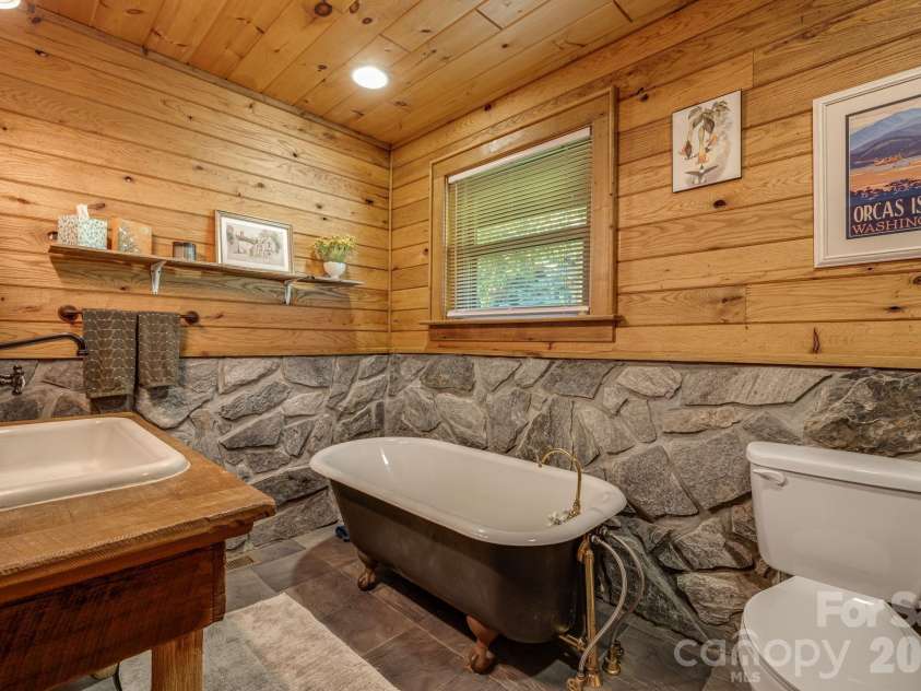 146 Gentry Farm Drive, Hot Springs, NC 28743.  MLS# CAR4419935, YatesRealty ID 48030. Guest bath