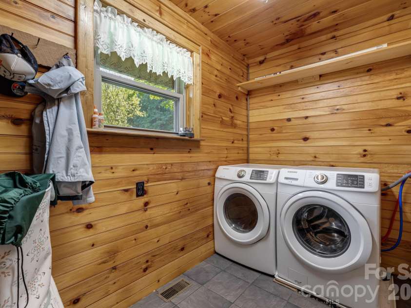 146 Gentry Farm Drive, Hot Springs, NC 28743.  MLS# CAR4419935, YatesRealty ID 48030. Laundry