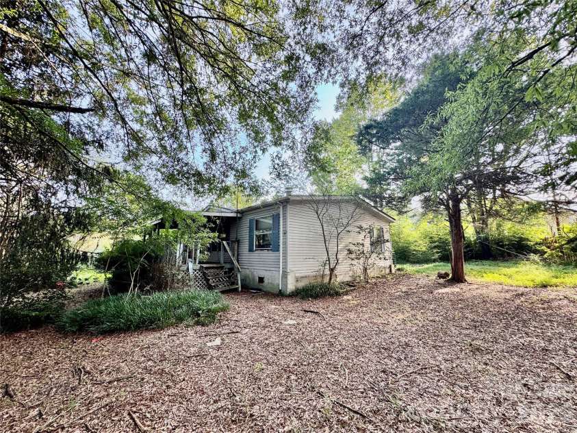 1104 Stage Coach Trail, Yadkinville, NC 27055.  MLS# CAR4420128, YatesRealty ID 48032. 