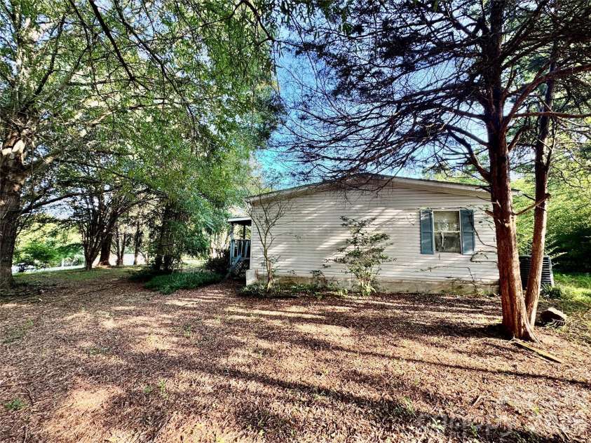 1104 Stage Coach Trail, Yadkinville, NC 27055.  MLS# CAR4420128, YatesRealty ID 48032. 