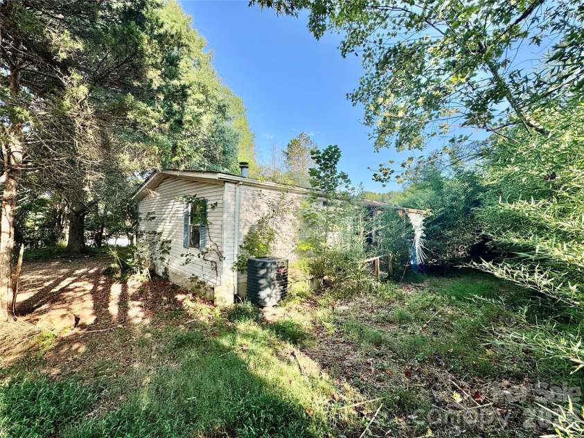 1104 Stage Coach Trail, Yadkinville, NC 27055.  MLS# CAR4420128, YatesRealty ID 48032. 