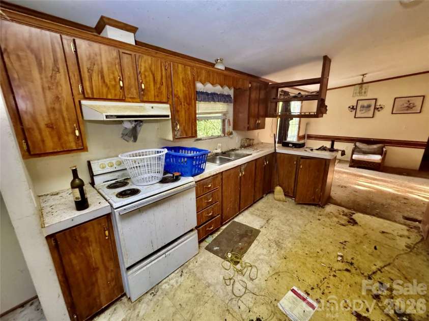 1104 Stage Coach Trail, Yadkinville, NC 27055.  MLS# CAR4420128, YatesRealty ID 48032. 
