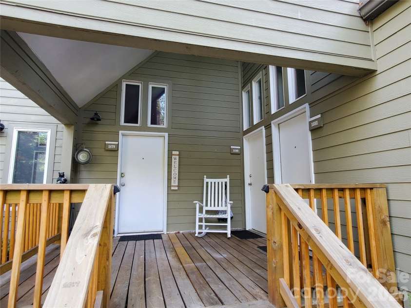 91 River Run, Sapphire, NC 28774.  MLS# CAR4417409, YatesRealty ID 48033. 
