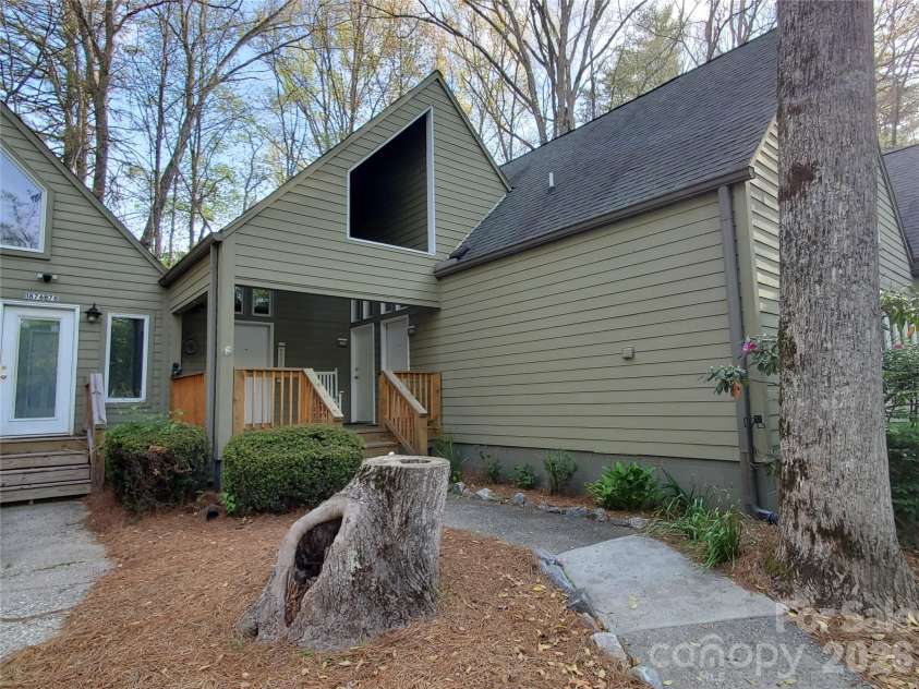 91 River Run, Sapphire, NC 28774.  MLS# CAR4417409, YatesRealty ID 48033. 