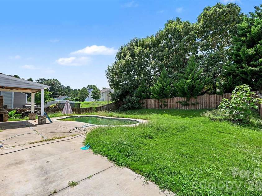 2122 Gillette Drive, Clover, SC 29710.  MLS# CAR4420140, YatesRealty ID 48035. 