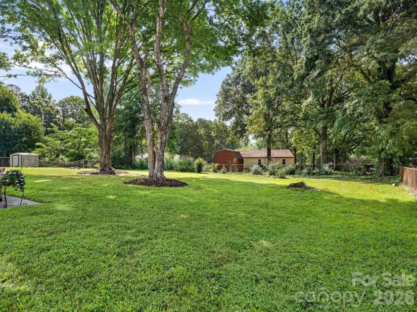 421 Vickery Drive, Charlotte, NC 28215.  MLS# CAR4418582, YatesRealty ID 48036. Backyard