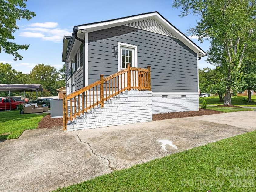 421 Vickery Drive, Charlotte, NC 28215.  MLS# CAR4418582, YatesRealty ID 48036. Side Elevation