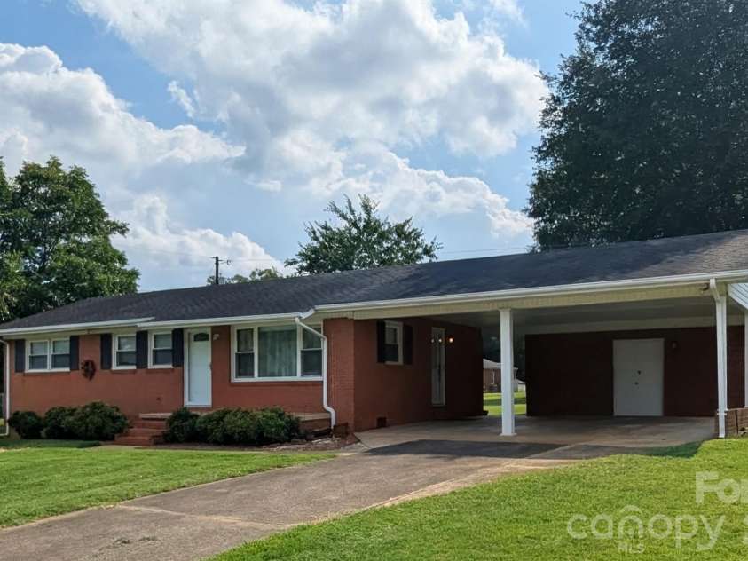 424 Bear Creek Road, Shelby, NC 28152.  MLS# CAR4419438, YatesRealty ID 48038. 424 Bear Creek RD