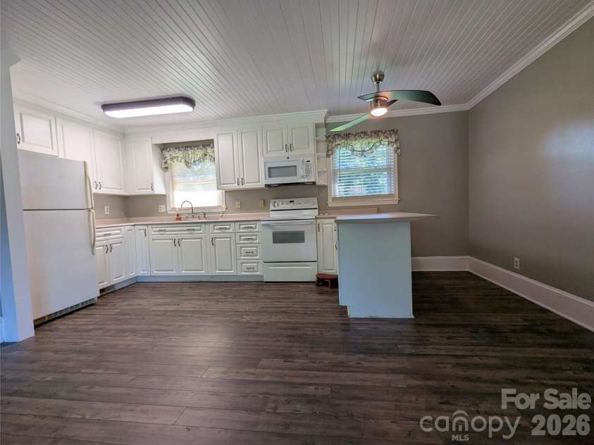 424 Bear Creek Road, Shelby, NC 28152.  MLS# CAR4419438, YatesRealty ID 48038. Bright open kitchen.