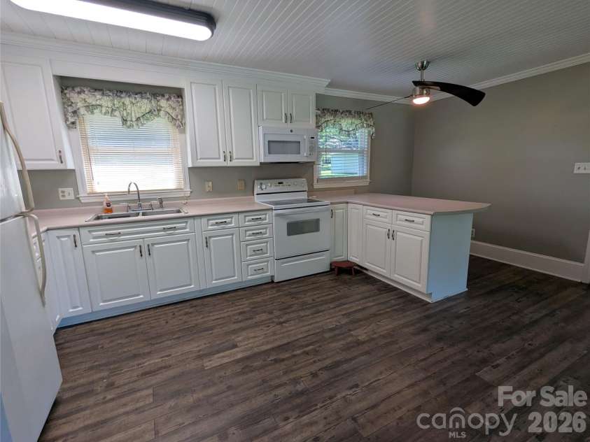 424 Bear Creek Road, Shelby, NC 28152.  MLS# CAR4419438, YatesRealty ID 48038. Spacious kitchen.