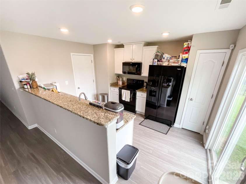 3005 Chatuge Court, Charlotte, NC 28214.  MLS# CAR4418822, YatesRealty ID 48039. Kitchen