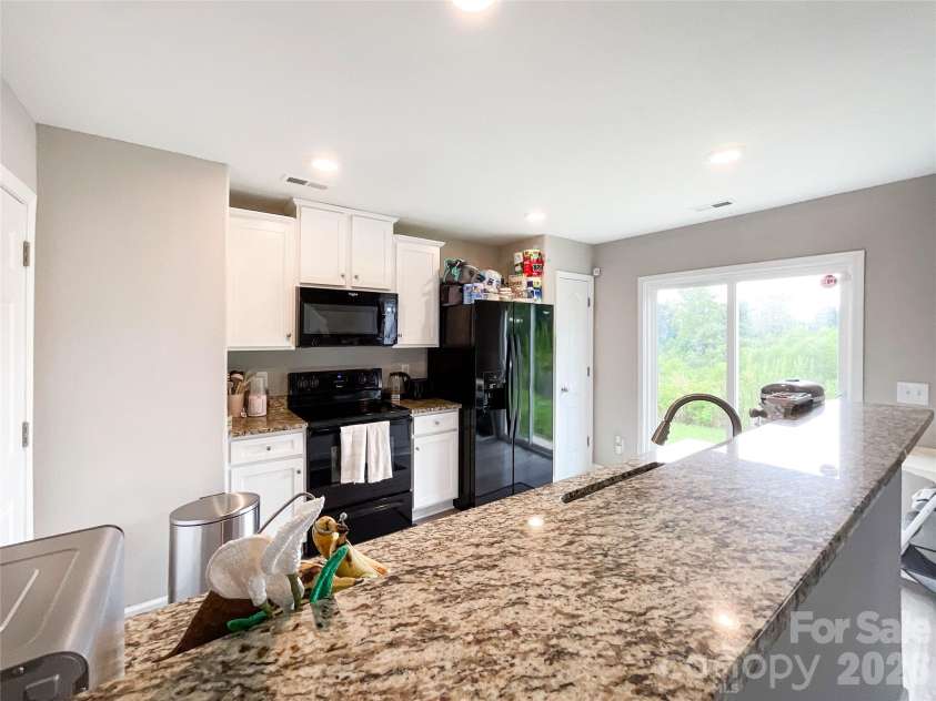 3005 Chatuge Court, Charlotte, NC 28214.  MLS# CAR4418822, YatesRealty ID 48039. Kitchen