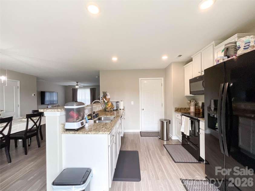 3005 Chatuge Court, Charlotte, NC 28214.  MLS# CAR4418822, YatesRealty ID 48039. Kitchen