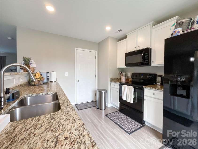 3005 Chatuge Court, Charlotte, NC 28214.  MLS# CAR4418822, YatesRealty ID 48039. Kitchen