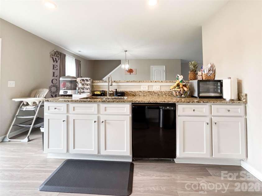 3005 Chatuge Court, Charlotte, NC 28214.  MLS# CAR4418822, YatesRealty ID 48039. Kitchen